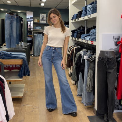 Levi's Ribcage Bell jeans: een sterke basis met flare