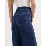 Kuyichi Farrah worker